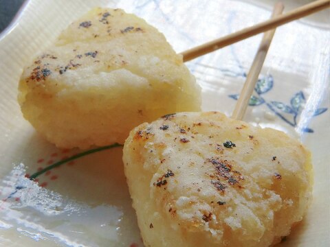 衣をまぶしてカリッと焼く、ひとくち串焼きおにぎり